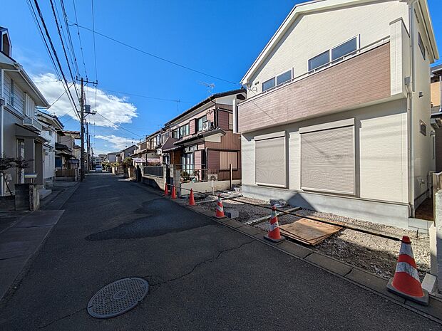 【前面道路】車の通行が少ないので、静かな住環境を維持することができます。