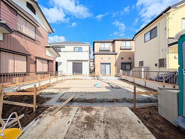 【駐車場】ゆったりとした駐車スペースを確保。大きめのお車でもOK。