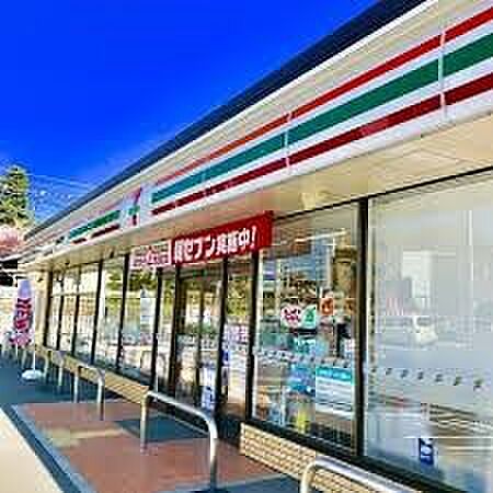 コンビニ 303m セブンイレブン岩槻本丸店(セブンイレブンは近くて便利を掲げています。近くとは、心の近さ。便利とはモノが期待以上の品質でお客さまに届くこと。セブン銀行など新しいサービスを積…