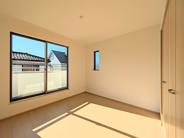 独立性を高めたお部屋。陽光も降り注ぐ明るく開放的な空間が魅力的。