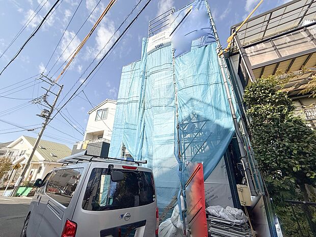 1号棟【外観】ここから始まる「日常」はご家族にとってかけがえのない時間となります。少しでも豊かに、快適に。そんな想いから本邸宅は生まれました。