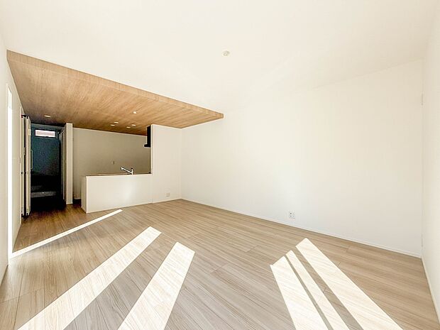 2号棟【LDK17.7帖】うららかな陽射しがどのお部屋にも降り注ぎますように、快適さを追求した間取設計。得難い立地環境での生活を恵みの豊かな永住の地へと変えてくれます。