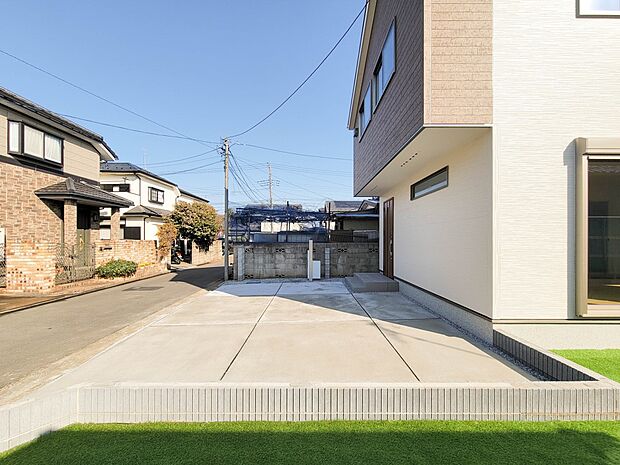 1号棟【駐車場】毎日の生活にマイカーが必須という方は、購入を検討する際、駐車場があることは大事な条件です。