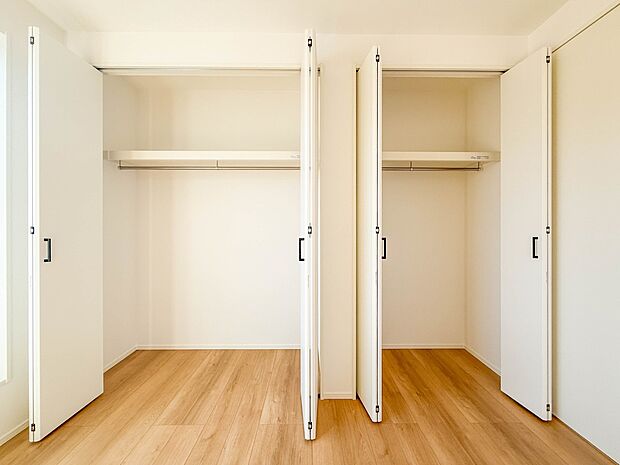 1号棟【収納】各部屋を最大限に広く使って頂ける様、全居住スペースに収納付。プライベートルームはゆったりと快適に。