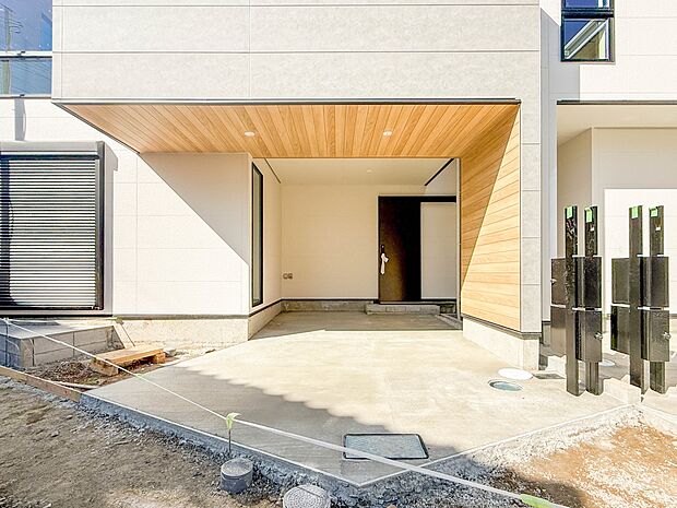 1号棟【駐車場】毎日の生活にマイカーが必須という方は、購入を検討する際、駐車場があることは大事な条件です。毎日の通勤や家族の送迎、買い物やお出かけなどクルマのある暮らしを満喫したい方は要チェ…