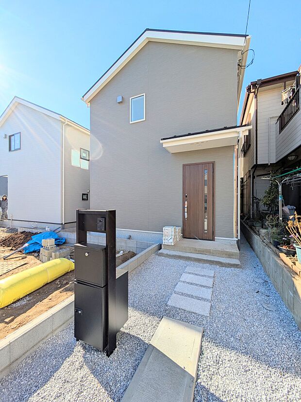 【ひとつ先の住み心地】家族の温かさと陽光の暖かさ、楽しい毎日と明るい未来を予感させる「空間が織り成すひとつ先の住み心地」を演出します。