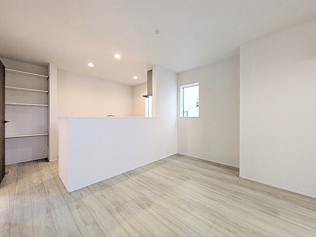 【ダイニング】愛を感じる、幸せを想う、心地よさを受けとる家の各スペースや各お部屋のさまざまな設備。人として日々の暮らしを先へすすめる設備・仕様を採用しています。