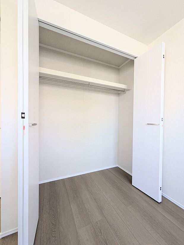 【収納】各部屋を最大限に広く使って頂ける様、全居住スペースに収納付。プライベートルームはゆったりと快適に。