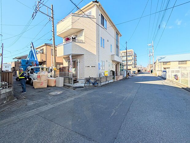 【前面道路】車の通行が少ないので、静かな住環境を維持することができます。