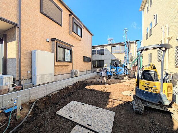 【駐車場】ゆったりとした駐車スペースを確保。大きめのお車でもOK。