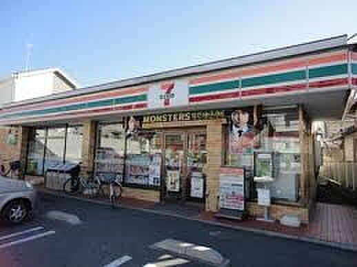コンビニ 243m セブンイレブン川口青木3丁目店(セブンイレブンは近くて便利を掲げています。近くとは、心の近さ。便利とはモノが期待以上の品質でお客さまに届くこと。セブン銀行など新しいサービ…