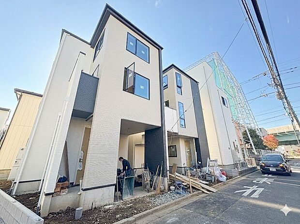 【前面道路】車の通行が少ないので、静かな住環境を維持することができます。