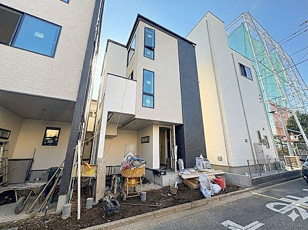 【外観】こちらの物件に少しでもご興味がありましたら、お気軽にお電話下さい。ネット上で「見えない物」「わからない事」でも、実際にご見学いただくことで、手に取るようにおわかりいただけるはずです。…