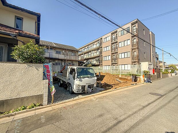 【現地土地写真】陽当りが良いと、洗濯物が乾きやすいですし、湿気やカビの心配も減るので快適です。寒い冬の日でも、日差しが届くと家の中が暖かくなりますね。
