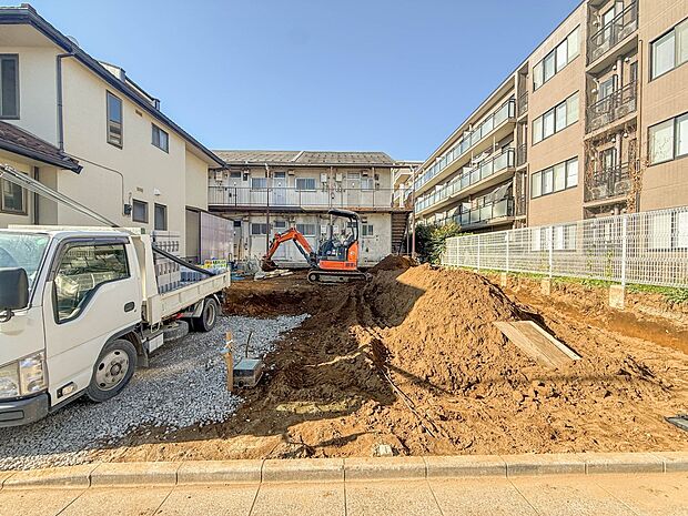 【外観】陽当りが良いと、洗濯物が乾きやすいですし、湿気やカビの心配も減るので快適です。寒い冬の日でも、日差しが届くと家の中が暖かくなりますね。