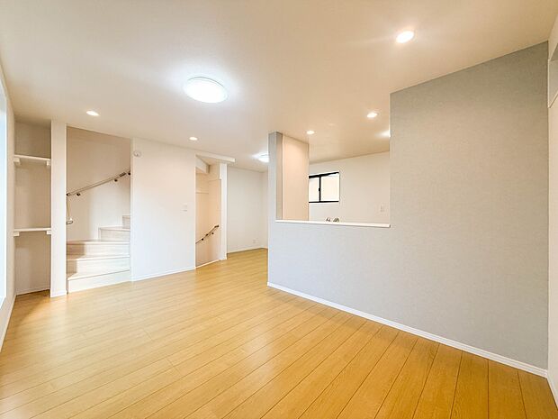 【LDK15帖】料理をしながら、後片付けをしながら二人で会話を楽しみたい空間。