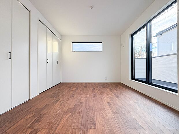 【寝室】寝室は大きいベッドを置くことも可能です。