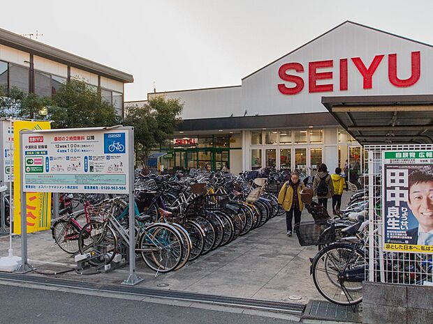 スーパー 450m 西友中浦和店(全国展開の強さをもっています。東京都を拠点として全国展開するスーパーマーケットチェーンです。家族の味方を自負し、食料品、衣料品、住居用品などを時代のニーズに…