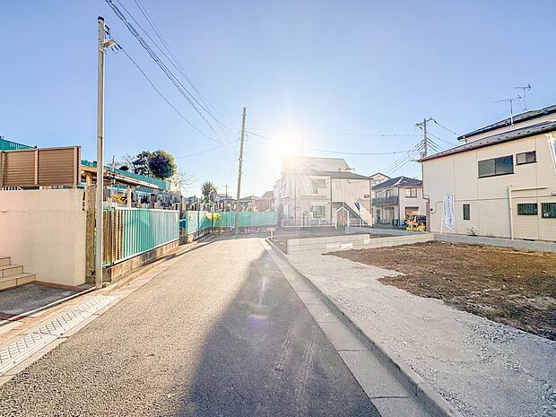 2号棟【前面道路4？】車の通行が少ないので、静かな住環境を維持することができます。