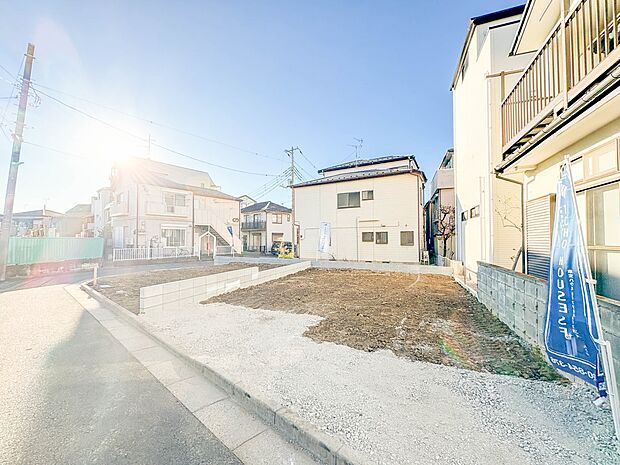 2号棟【外観】こちらの物件が少しでも気になるようでしたら、お気軽にお問合せください。人生でいちばん大きなお買い物ですので、ゆっくりご見学ください。ネット上の画像と実際の見学では、リアル感がま…