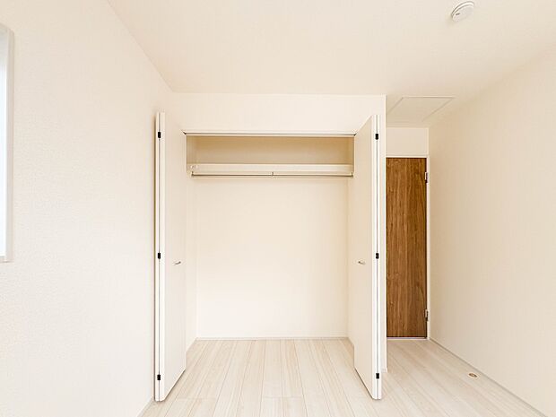 【収納】各部屋を最大限に広く使って頂ける様、全居住スペースに収納付。プライベートルームはゆったりと快適に。