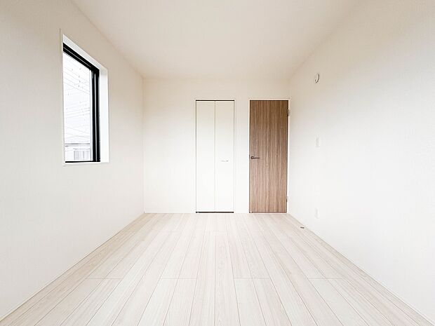 【寝室6帖】シンプルな内装はおしゃれのポイントです。シンプルは華美より飽きがこないからです。色や模様でおしゃれ感をだす。それがシンプルイズビューティーです。