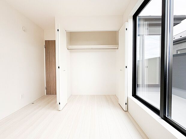 【収納】各部屋を最大限に広く使って頂ける様、全居住スペースに収納付。プライベートルームはゆったりと快適に。