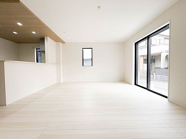 【LDK17帖】インテリアショップで見掛けた「あの家具」も置ける、ゆったりとした空間。時に広さが上質な寛ぎの時間になる事も。