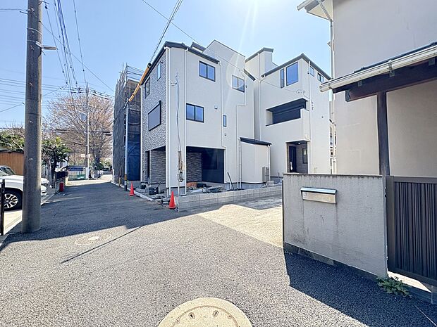 【前面道路6m】車の通行が少ないので、静かな住環境を維持することができます。