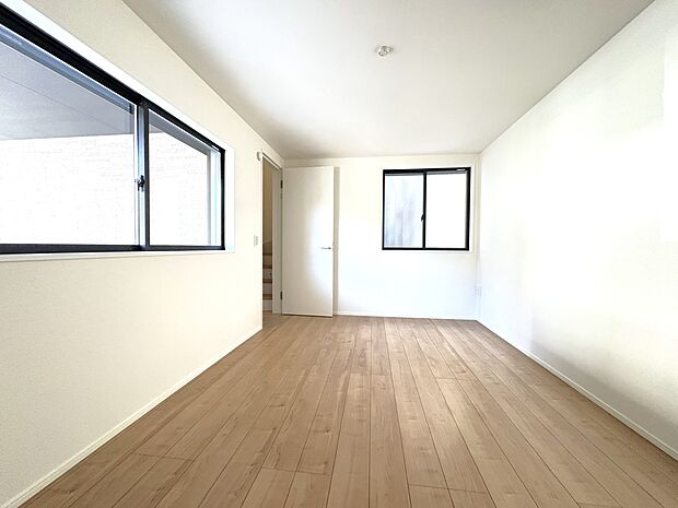 【2号棟 1階洋室 6.7帖】WICの大容量、収納スペースのある洋室