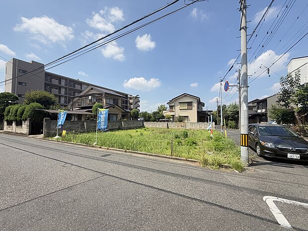 【現地・外観】忙しく過ぎゆく日常を置き去るほど、ゆったりした時間が流れる住環境です。『快適』は「家」と「街」と「環境」が調和した時に訪れるのだと改めて感じさせてくれます。