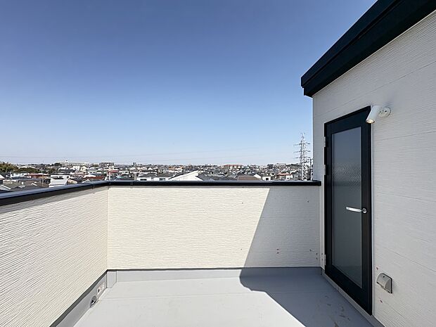 【2号棟 眺望】高台に位置する建物からの開放的な眺望!