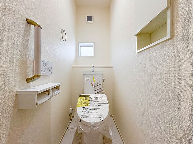 【トイレ】トイレ・ウォシュレット付。快適で衛生的な洗浄機能付温水シャワートイレです。