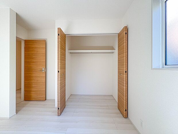 【収納】限られたスペースを有効に活用できる壁面クローゼット。