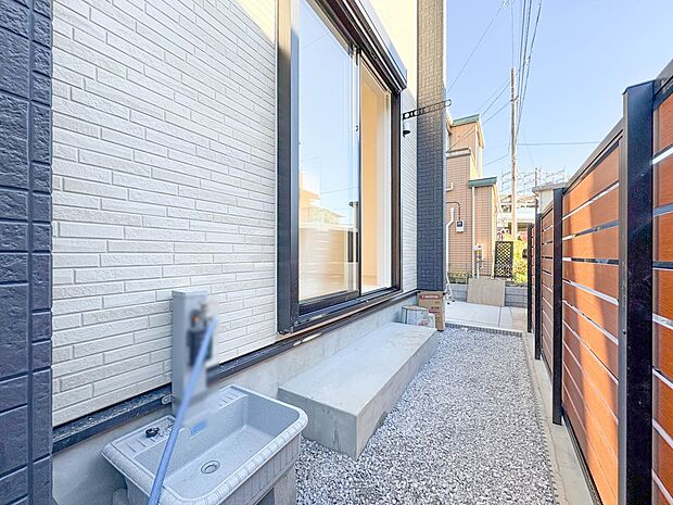 【庭】プランター等をおいてガーデニングが楽しめます。