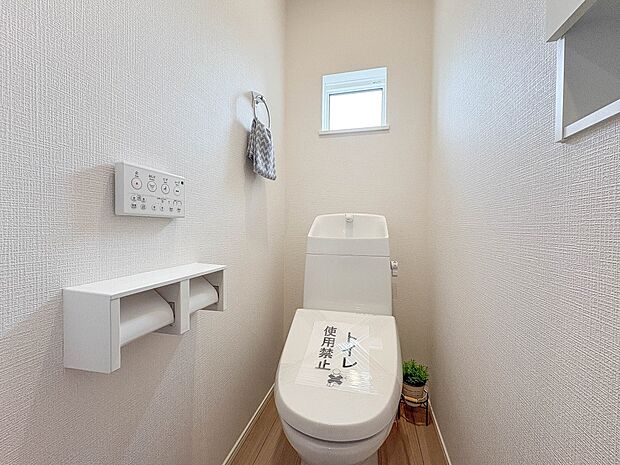 【トイレ】トイレ・ウォシュレット付。快適で衛生的な洗浄機能付温水シャワートイレです。