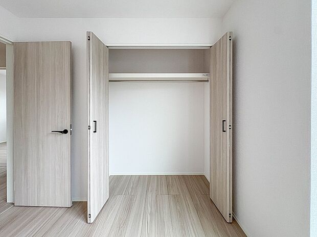 【収納】各部屋を最大限に広く使って頂ける様、全居住スペースに収納付。プライベートルームはゆったりと快適に。