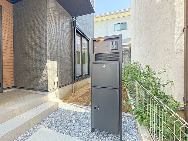 【宅配ボックス】便利な宅配ボックス。玄関開けずに荷物受け取りも。