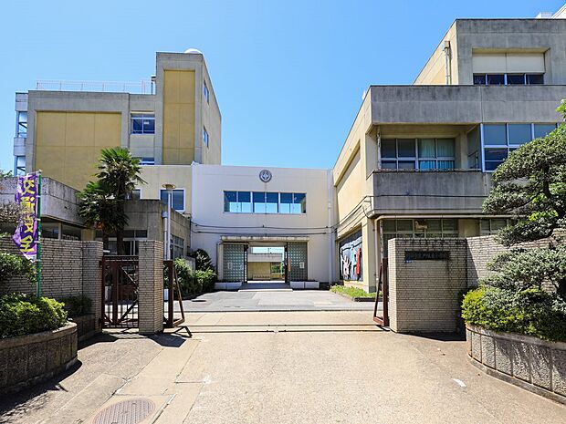 小学校 650m 戸塚東小学校(「子どもが輝き、心の故郷となる学校」を理念にして、子どもがキラキラ輝く場所になろうとしています。思いやるこころを大切にチーム戸塚東が全力で理念実現に向けて、一…