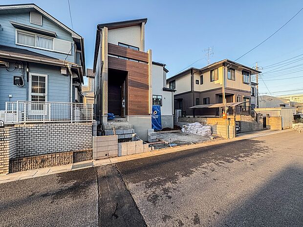 【外観】こちらの物件が少しでも気になるようでしたら、お気軽にお問合せください。人生でいちばん大きなお買い物ですので、ゆっくりご見学ください。ネット上の画像と実際の見学では、リアル感がまるで違…