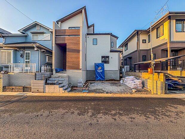 【外観】こちらの物件が少しでも気になるようでしたら、お気軽にお問合せください。人生でいちばん大きなお買い物ですので、ゆっくりご見学ください。ネット上の画像と実際の見学では、リアル感がまるで違…