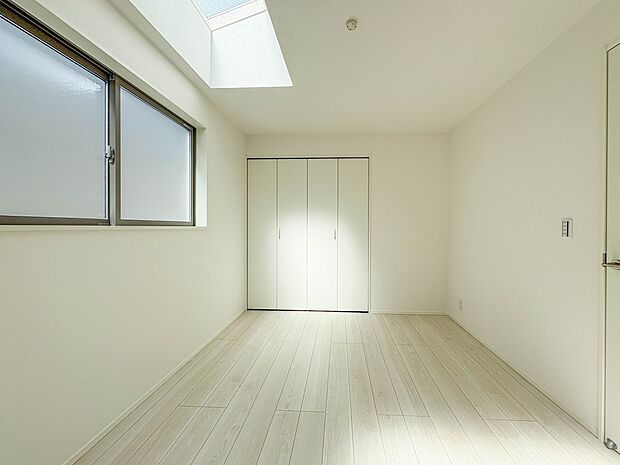 1号棟【洋室6.1帖】充実した生活は伸びやかな居室空間から始まります。快適に・伸びやかに。心の潤いを求める方々へ。