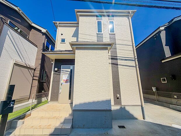 【外観】家族の温かさと陽光の暖かさ、楽しい毎日と明るい未来を予感させる「空間が織り成すひとつ先の住み心地」を演出します。