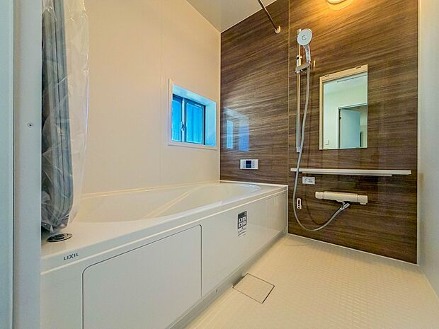 【浴室】一日の疲れを癒してくれるお風呂空間。使いやすさと上質な質感を両立して、単なる習慣から特別な時間に変わるはず。