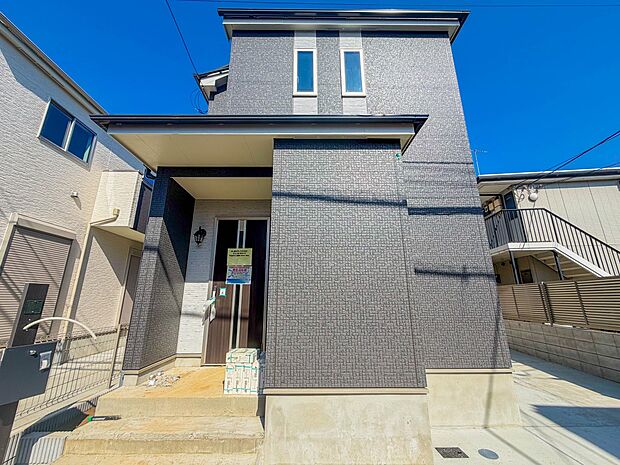 【外観】家は一生のお買物。自分ならではの家族ならではの、家にしたい。書斎を設ける。子どものプレイングルームを設ける。趣味のオーディオルームを設置する。夢を追うオンリーワンの家です。