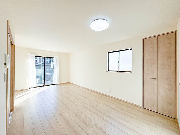 A号棟【南向きLDK17.7帖＋パントリー】明るく開放的な空間が広がるLDK。