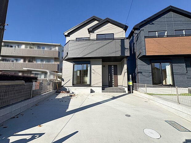 【駐車場】毎日の生活にマイカーが必須という方は、購入を検討する際、駐車場があることは大事な条件です。