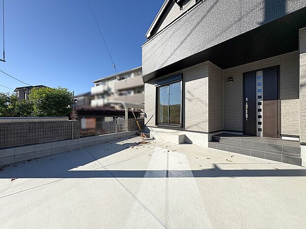 A号棟【庭】プランター等をおいてガーデニングが楽しめます。