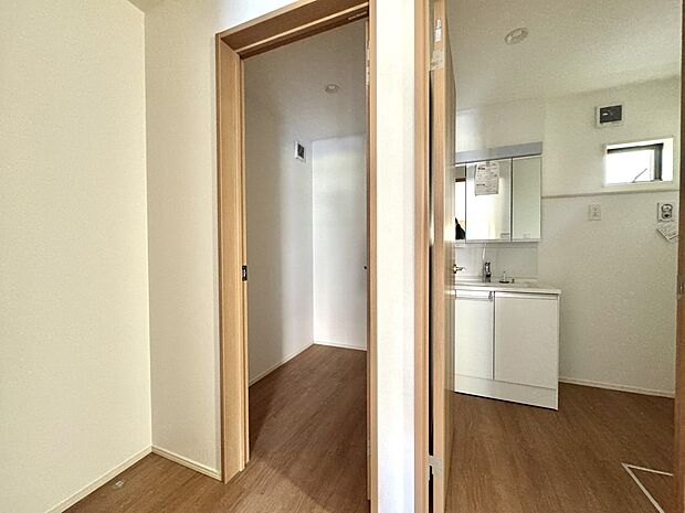 【収納】こちらの物件が少しでも気になるようでしたら、お気軽にお問合せください。人生でいちばん大きなお買い物ですので、ゆっくりご見学ください。ネット上の画像と実際の見学では、リアル感がまるで違…