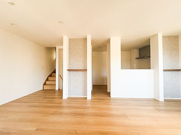 1号棟【LDK】ホームパーティーでもゲストと一緒に料理を楽しみながら楽しい時間を過ごせそう。